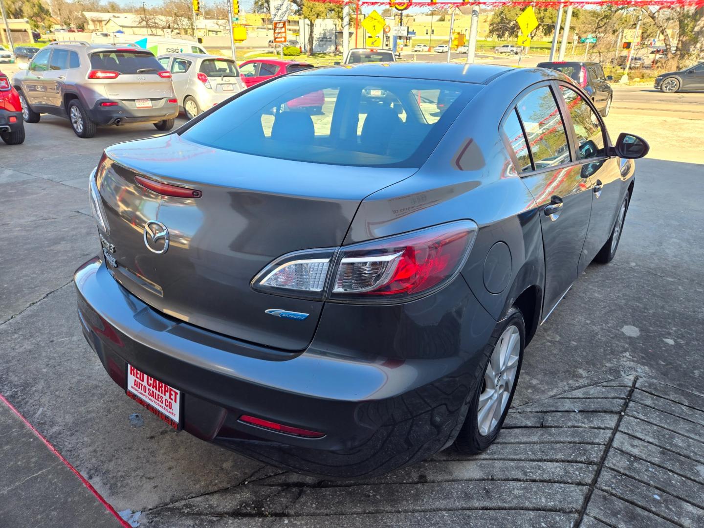 2013 SILVER Mazda MAZDA3 (JM1BL1VP3D1) with an 2.0L I4 F DOHC 16V engine, Automatic transmission, located at 503 West Court, Seguin, TX, 78155, (830) 379-3373, 29.568621, -97.969803 - Photo#2